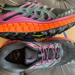 Asics Trabuco Max womens trail running shoes 9, black/digital grape